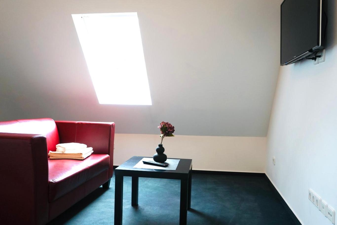 Haus Im Gruenen Fuer 6 Personen-3 Schlafzimmer- 3 Baedern -Waschmaschine-Grosse Terrasse- Vollausgestattete Kueche Wolfsburg Eksteriør billede